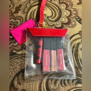 BNWT Elizabeth Arden Holiday Set of Three Lip Glosses and a Mascara in a Pouch
